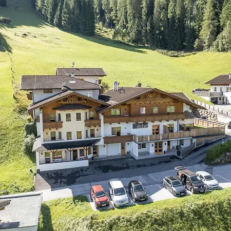 Neustift Near Stubai Lift Апартаменты Нойштифт-им-Штубайталь